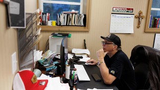 Desde o início da guerra no Oriente Médio, o telefone da empresa de Ron Hubbard não para de tocar — Foto: Mark Felix/AFP