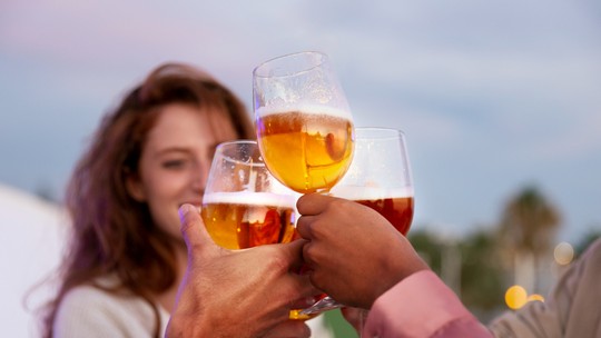O paradoxo dos abstêmios: é verdade que as pessoas que não bebem vivem menos?
