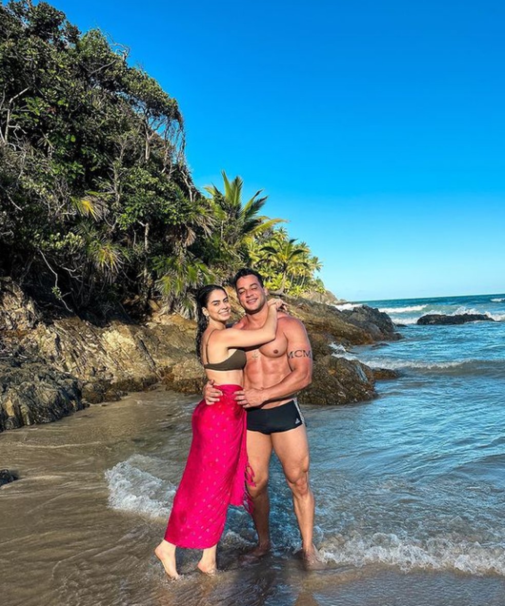 Casal preso pela PF postava fotos de viagens nas redes sociais; família fez fortuna com plantações de maconha — Foto: Reprodução