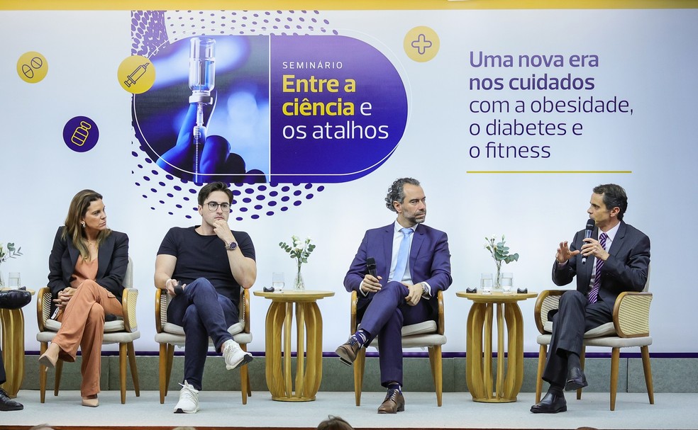 Karen De Marca, Igor Eckert, Paulo Miranda e Marcelo Steiner no painel “Informação versus fakemeds: o papel da mídia e dos influenciadores na saúde” — Foto: Eduardo Uzal