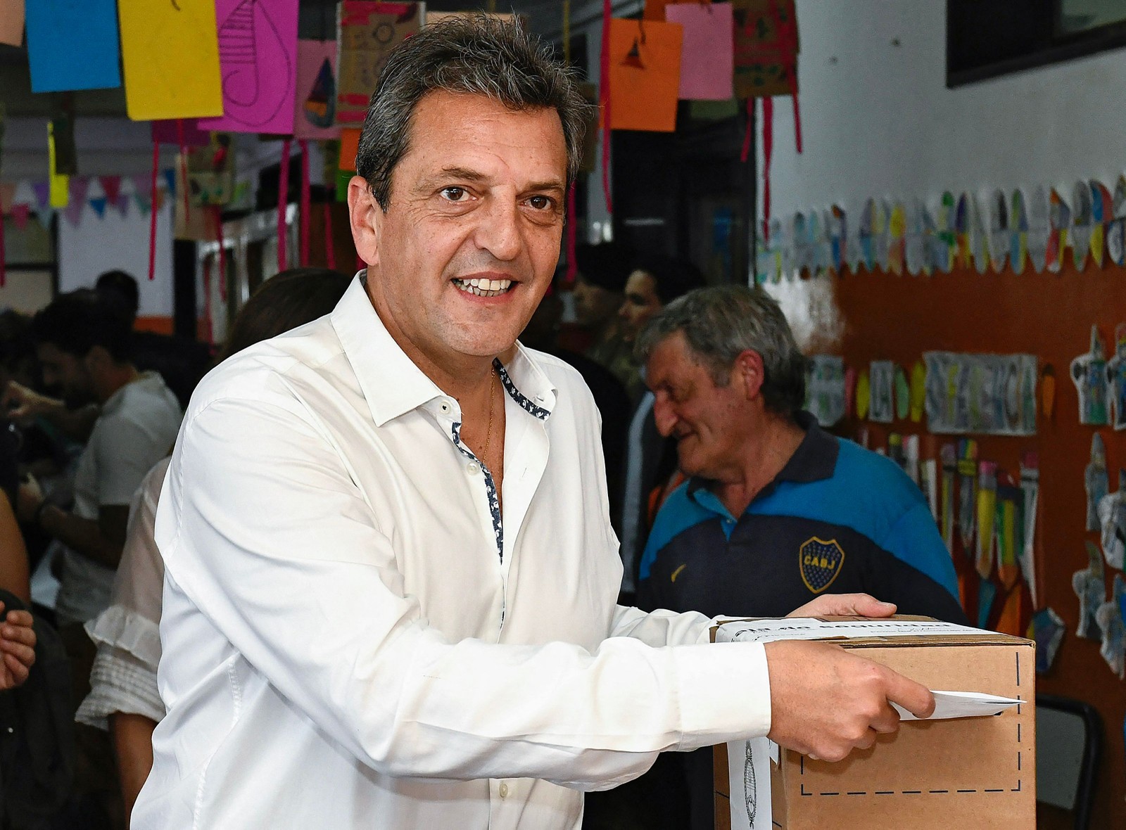 O candidato peronista Sergio Massa apostou na narrativa de que o adversário Javier Milei é uma ameaça aos argentinos — Foto: MAXIMILIANO VERNAZZA/AFP