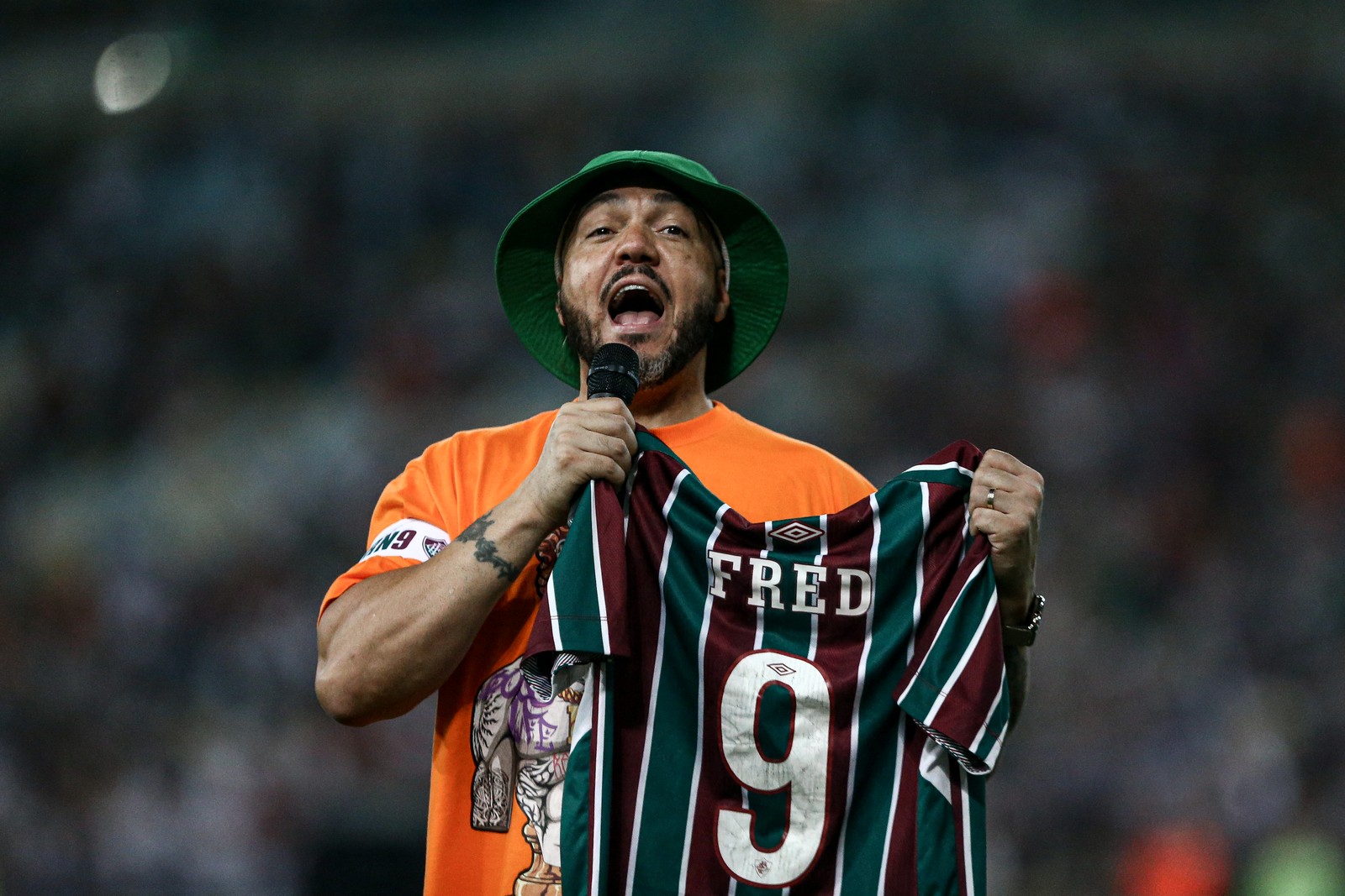 O cantor Belo é uma das atrações do palco 2 do Réveillon 2024 de Copacabana — Foto: Lucas Merçon/Fluminense