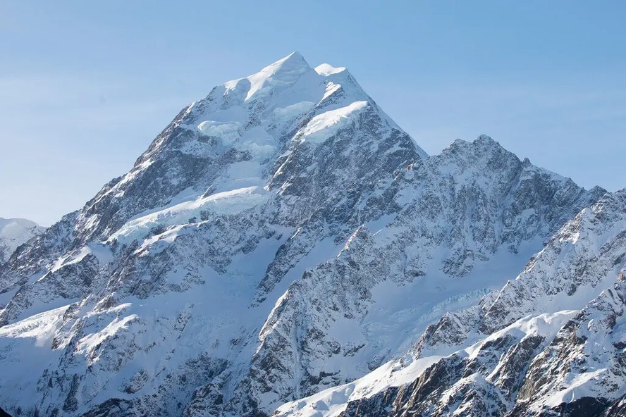 Três alpinistas estão desaparecidos após tentativa de escalar a ...