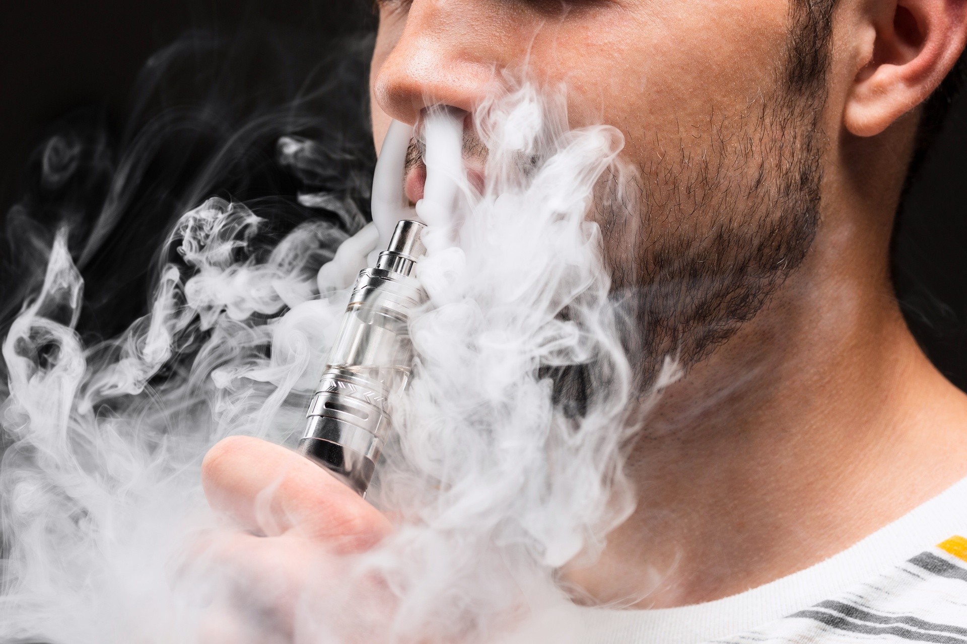 Escolas promovem ações e campanhas para conter crescimento de consumo de vape entre jovens no Brasil