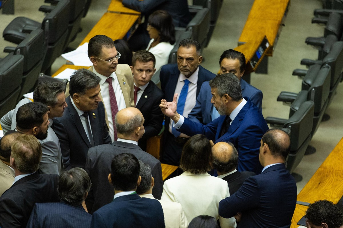 Ministros em campo, quebra de acordo e Lira na 'planície': os bastidores da aprovação do projeto de IR na Câmara