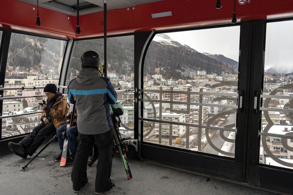 O teleférico para a estação de esqui de Ischalp, situada na montanha Jakobshorn, em Davos, em 8 de janeiro — Foto: Francesca Volpi/Bloomberg