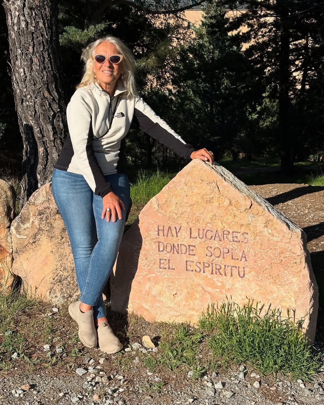 Aos 61 anos, psicóloga argentina viaja o mundo cuidando de pets em troca de hospedagem; prática tem se popularizado