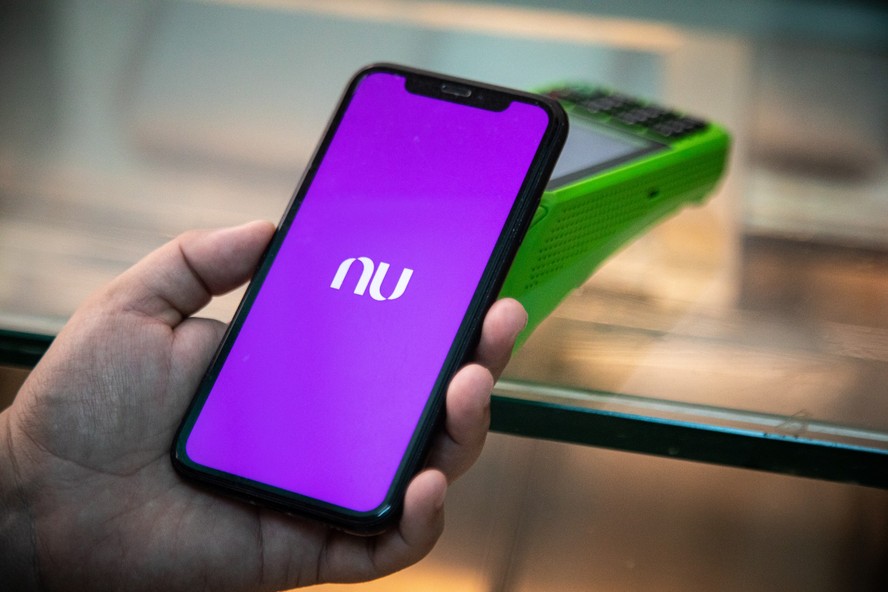 Nubank afirma que pretende obter licença de banco em 2026