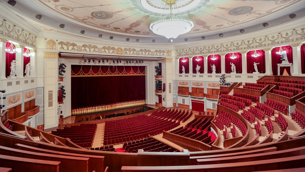 Maior da Rússia, o Teatro de Ópera e Balé de Novosibirsk foi inaugurado em 12 de maio de 1945, exatamente três dias após a vitória russa na Segunda Guerra Mundial — Foto: Reprodução