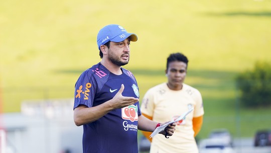 ‘Só vou estar satisfeito quando conseguir a medalha de ouro’, diz Arthur Elias, novo técnico da seleção brasileira