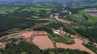 View of abandoned houses and one street in Cachoeira Park, an area affected by mud from the Vale dam accident in Brumadinho — Photo: Douglas Magno / AFP
