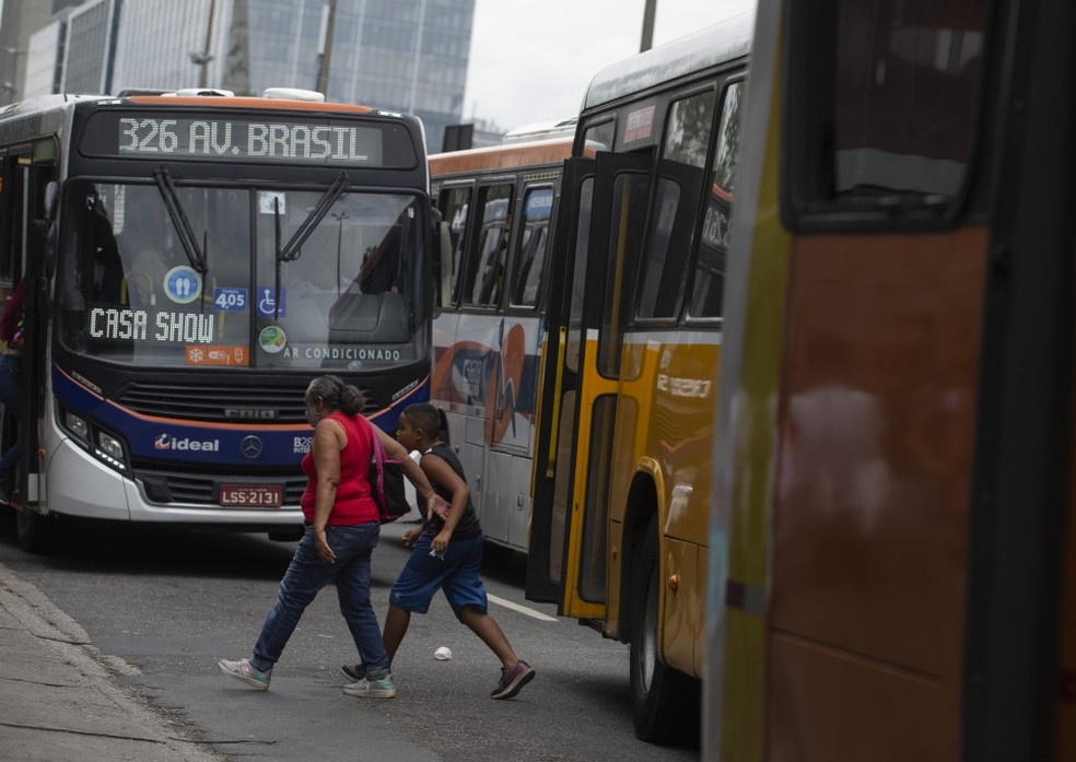 Movimentação de ônibus na Central do Brasil: estudo sobre tarifas será apresentado na Câmara dos Vereadores — Foto: Márcia Foletto