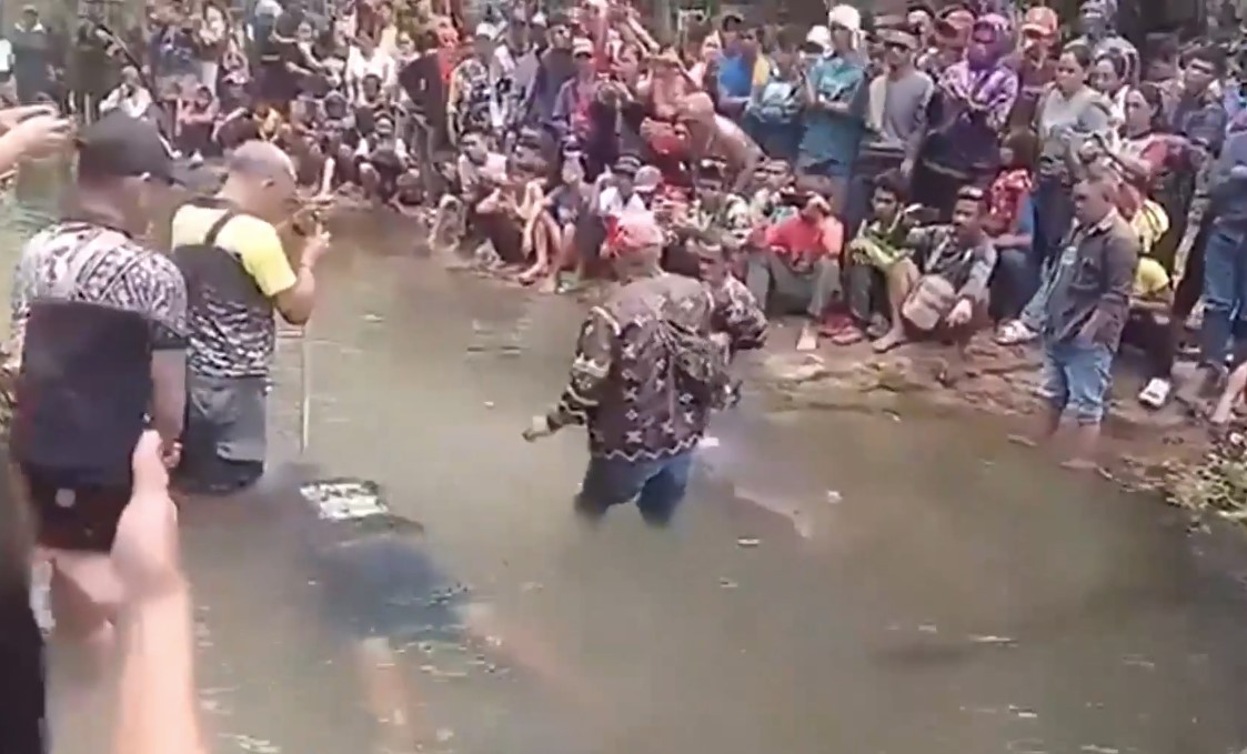 Em disputa por terras, agricultores filipinos se desafiam em prova de resistência subaquática e ambos morrem afogados