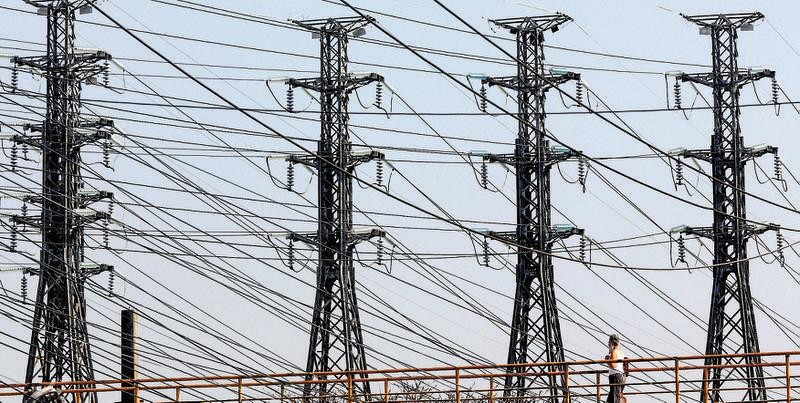 Leilão de energia vai gerar custo extra de R$ 48 bi por ano na conta de luz: impacto será de 7,5% em 2032