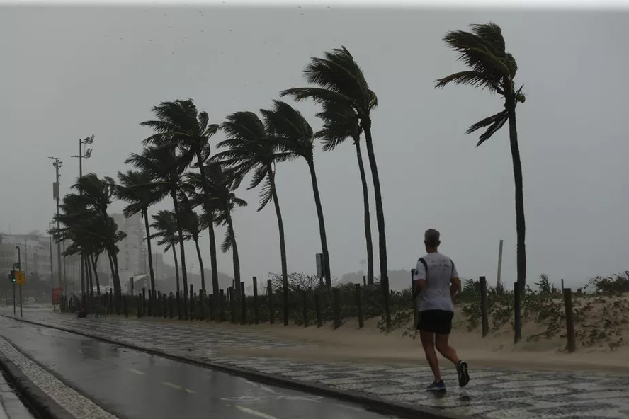 Imagem ilustrativa sobre Ventania de 71 km/h atinge Rio: Defesa Civil já alerta população