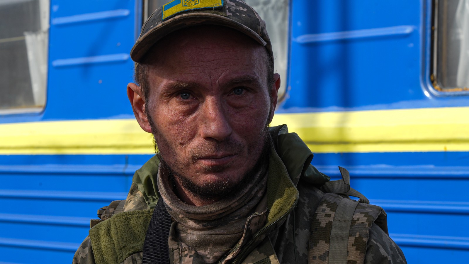 Monya (nome de guerra), 43 anos, passou os últimos dois anos na linha de frente e teve apenas uma folga desde o início da invasão russa contra a Ucrânia. Foto tirada em Pokrovsk, Oblast de Donbas, Ucrânia — Foto: Yan Boechat