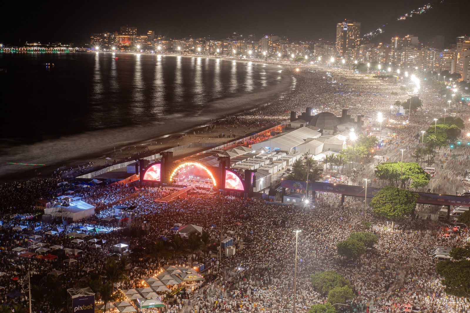 Dois palcos e um público gigante no maior réveillon do Brasil - Gabriel Monteiro/ Divulgação Riotur