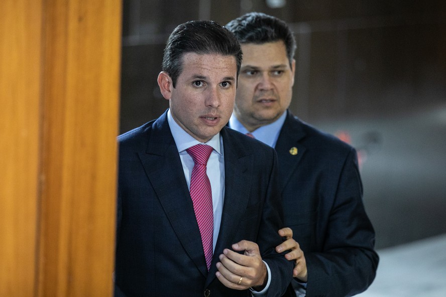 Alcolumbre e Motta celebram escolha de novo Papa: 'Continuar legado de Francisco', diz presidente da Câmara