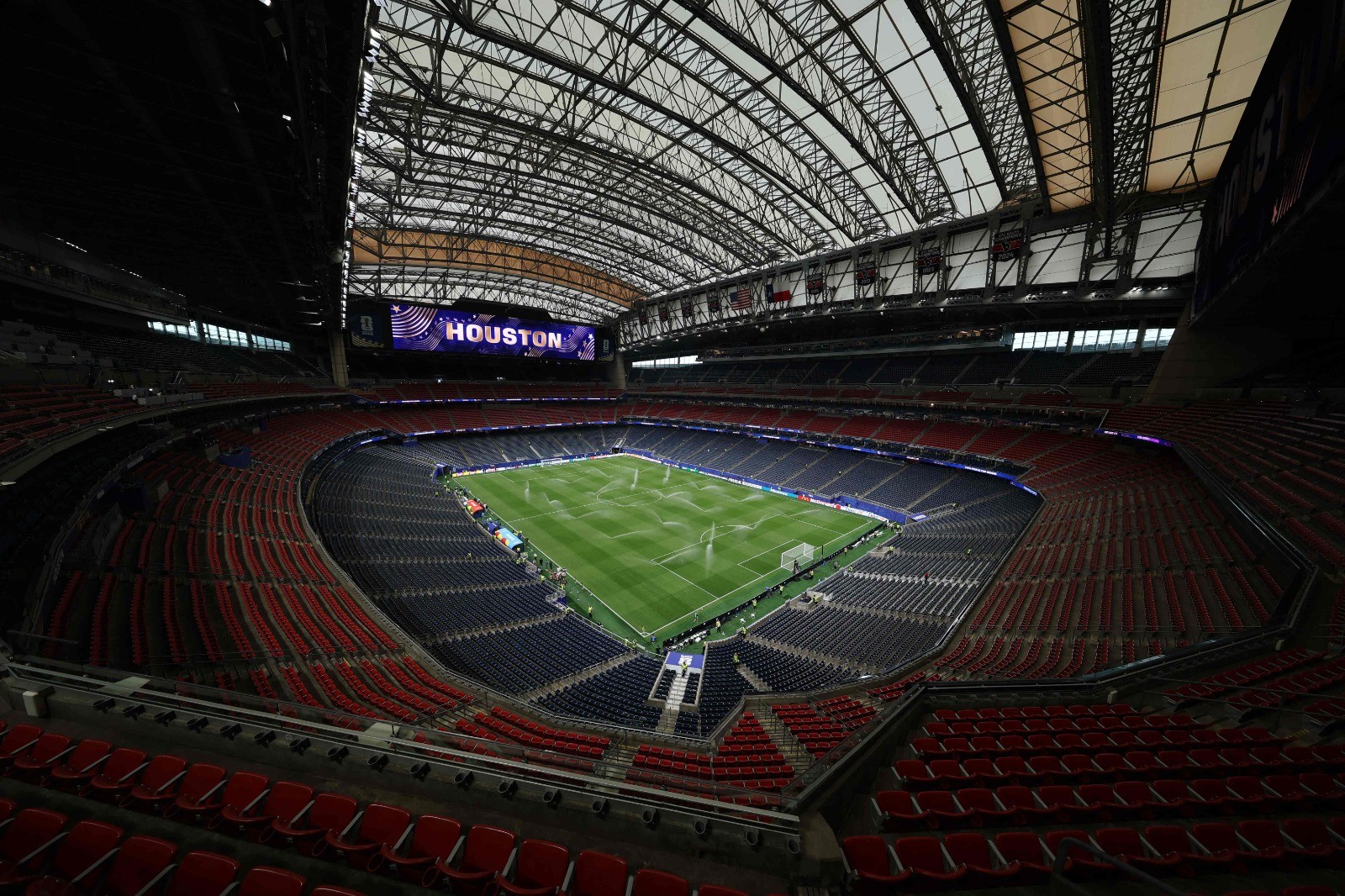 Fifa vê riscos de atraso em três jogos neste sábado por condições meteorológicas