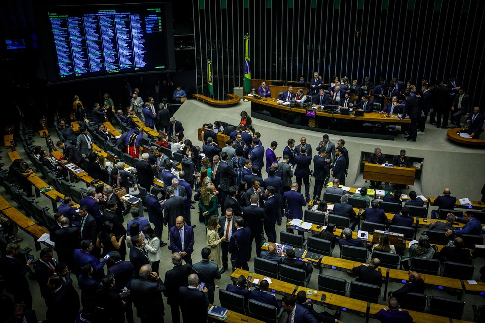 O plenário da Câmara na noite desta quarta-feira, quando foi aprovada a regulamentação da Reforma Tributária — Foto: Brenno Carvalho