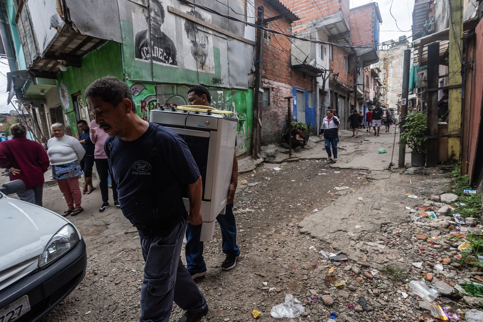 Mudanças devem continuar nos próximos dias. Governo quer construir parque no local que hoje abriga a favela do Moinho, mas projeto depende de acordo com o governo federal — Foto: Maria Isabel Oliveira/Agência O Globo