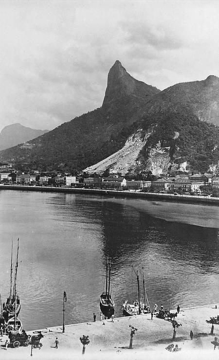 Praia de Botafogo e o Corcovado, ainda sem a estátua do Cristo Redentor — Foto: C. Armeilla