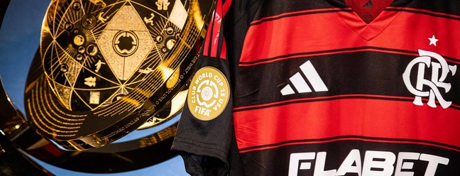Troféu do Mundial de Clubes em visita à Gávea, sede do Flamengo — Foto: Hermes de Paula / Flamengo