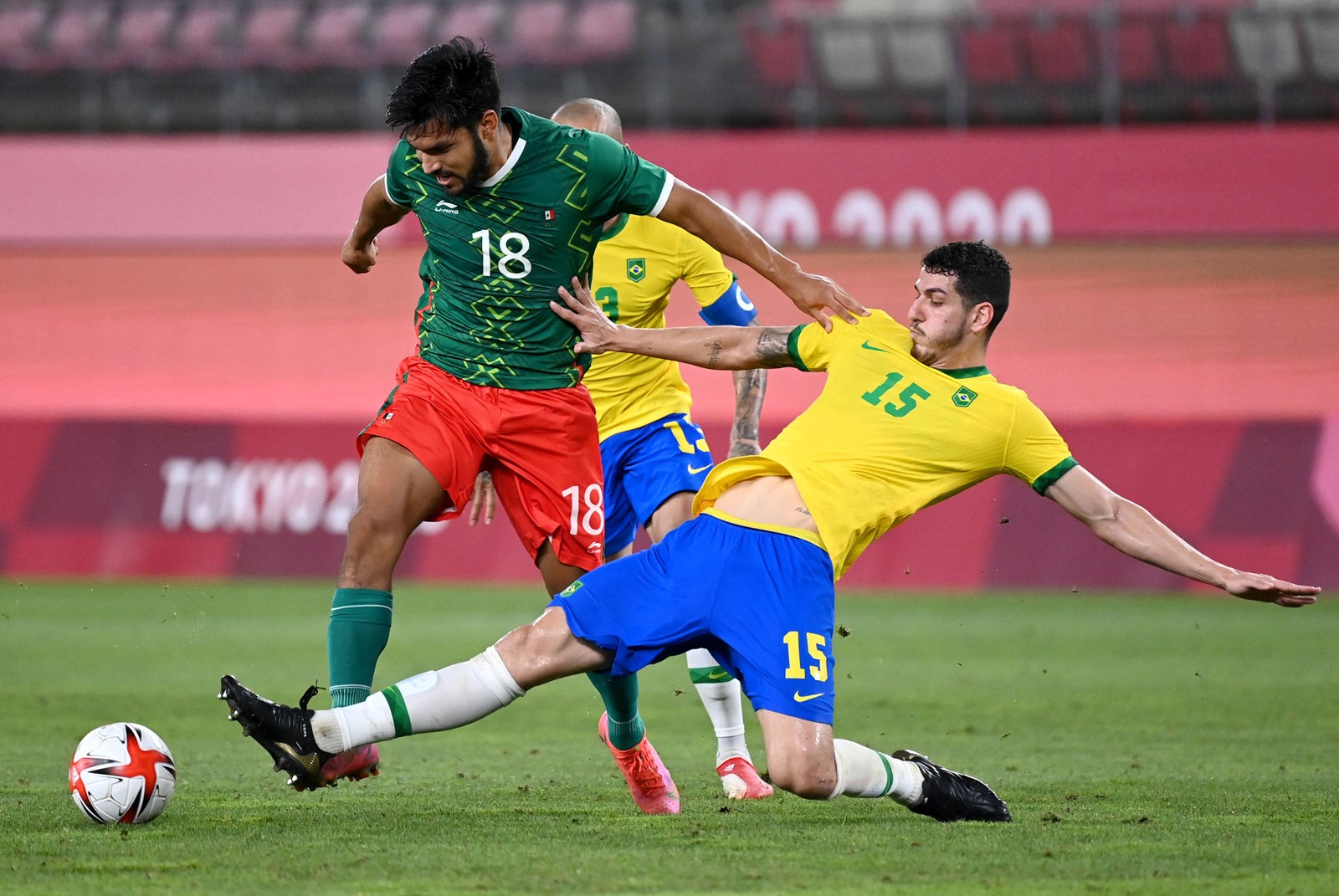 A seleção masculina de futebol garantiu sua participação em mais uma final olímpica após uma partida difícil contra o México, decidida nos pênaltisAFP