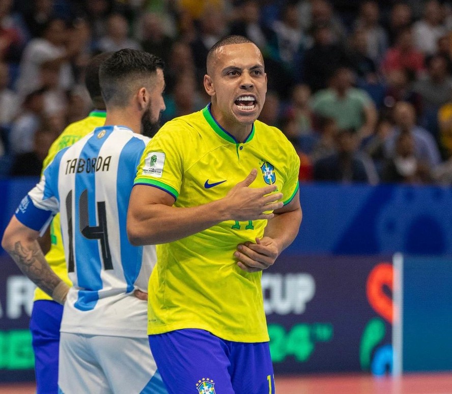 Ferrão comemora o gol que abriu o placar da decisão
