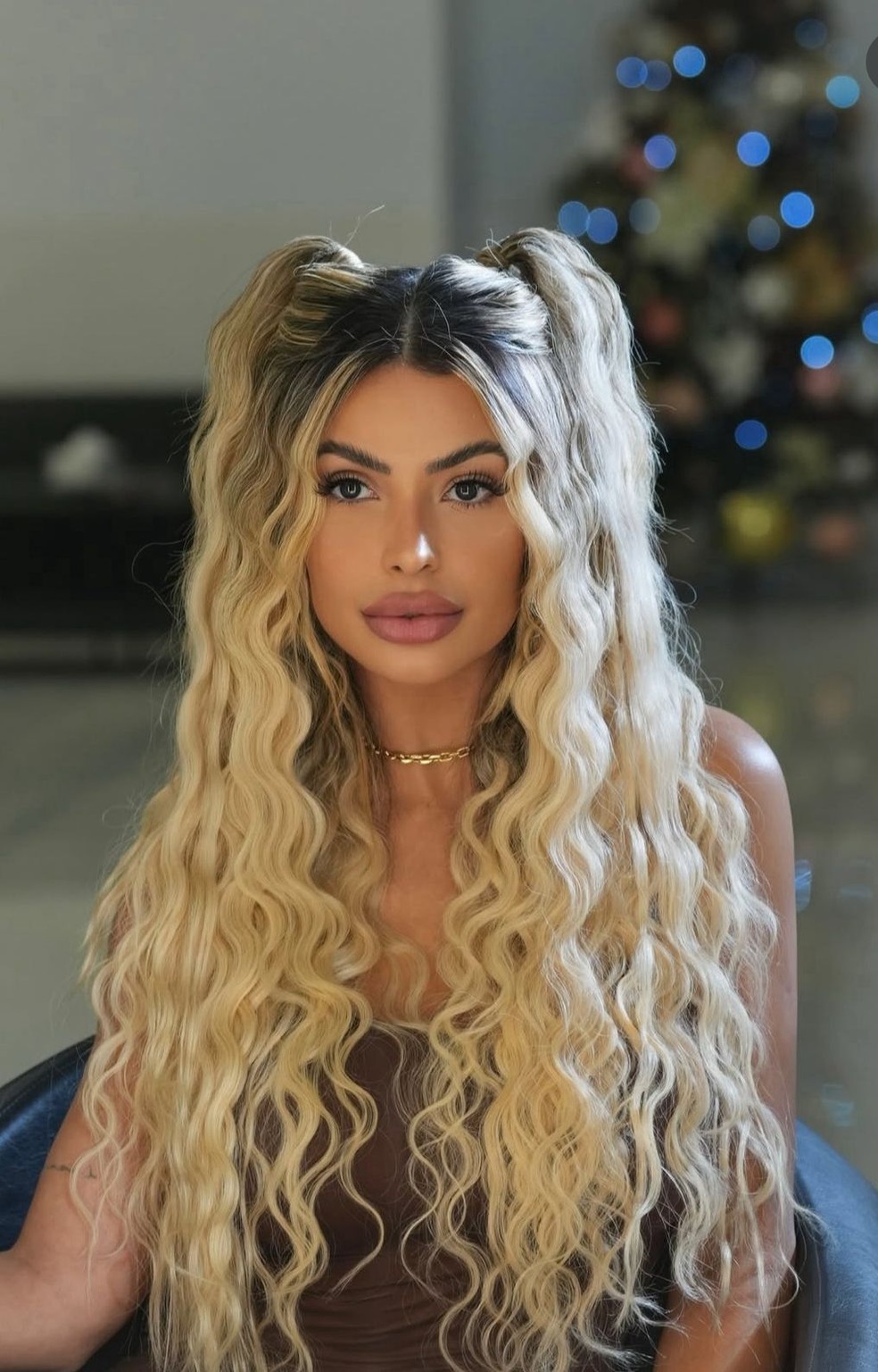 Janaína Prazeres deixa sensualidade de lado e escolhe fantasia de'Betty, a Feia' para o Halloween — Foto: Divulgação | CO - Assessoria