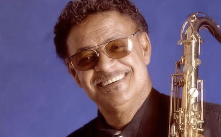 Saxofonista do tema da Pantera Cor-de-Rosa, Plas Johnson morre aos 94 anos