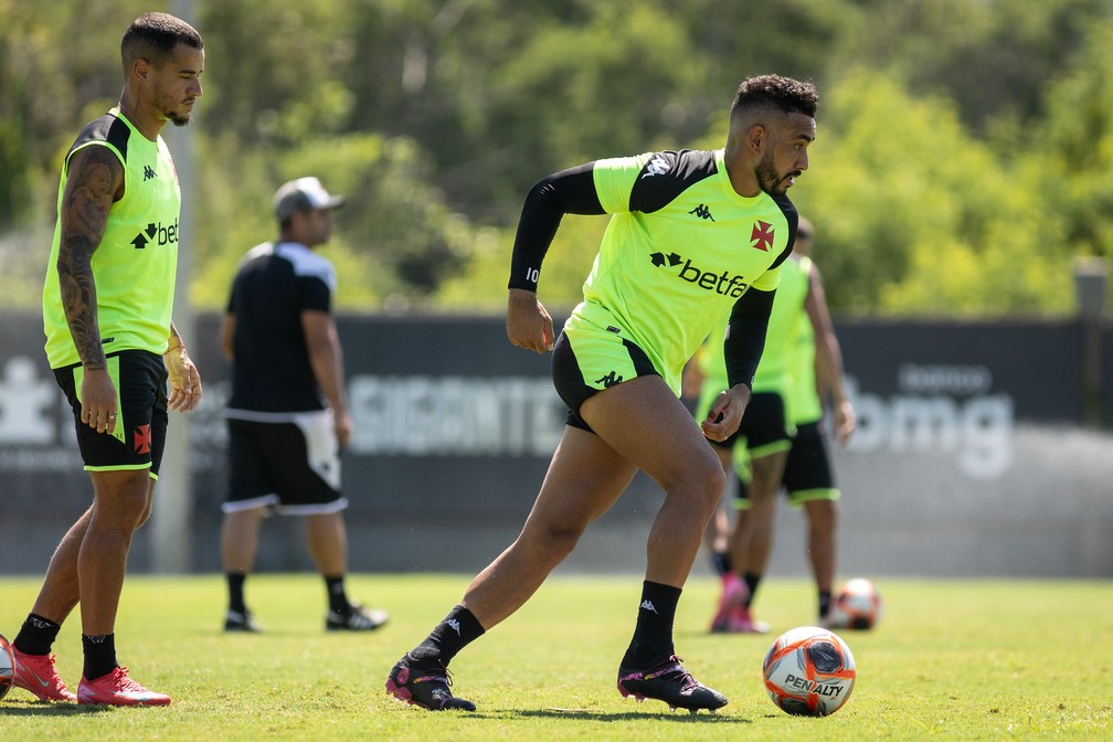 Payet e Coutinho em treino do Vasco � Foto: Dikran Sahagian/Vasco