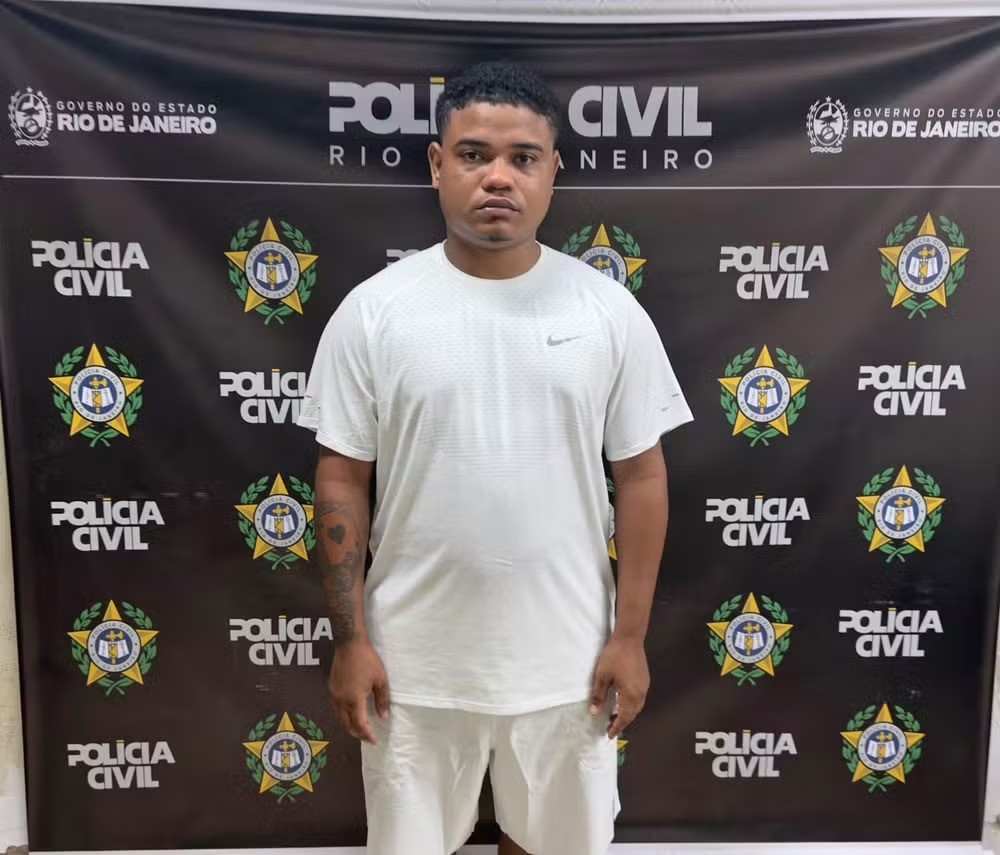 Chefe de esquema do TCP que desbloqueava iPhones roubados é preso ao desembarcar de voo de Dubai no Galeão