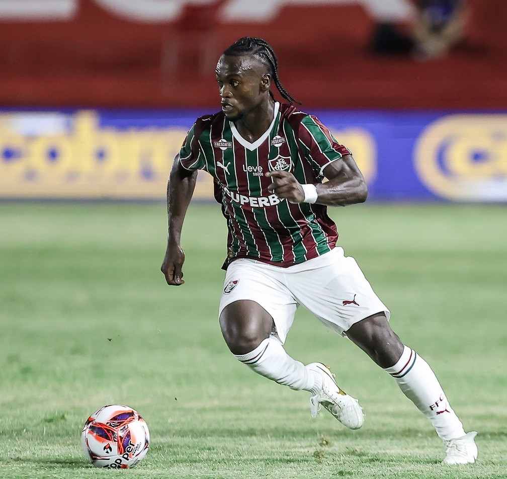 Santi fez grande jogo — Foto: LUCAS MERÇON / FLUMINENSE