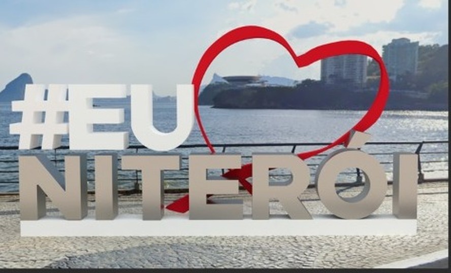 Calçadão ganha letreiro turístico ‘#Eu amo Niterói’ para fotos de redes sociais
