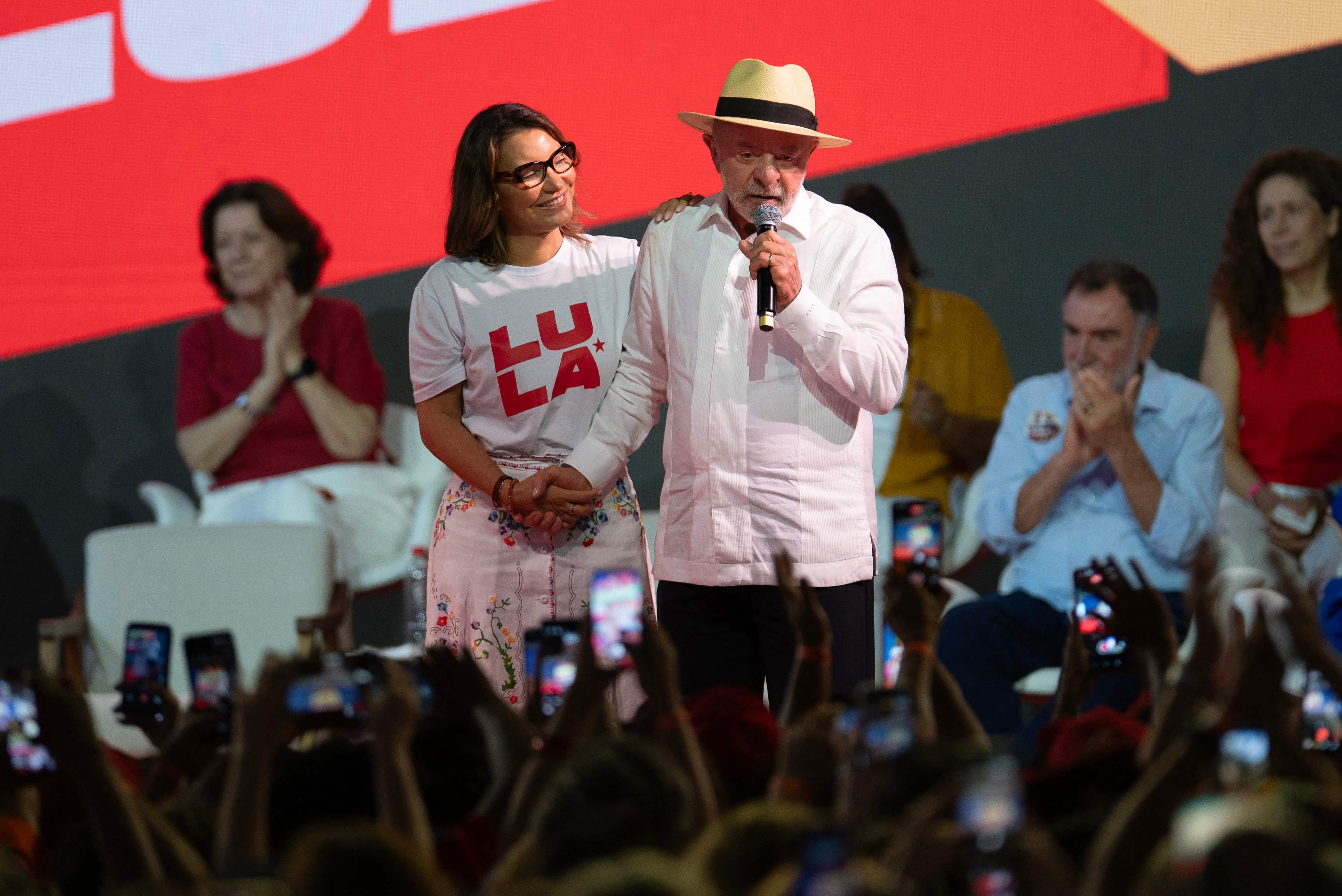 Cidades com predomínio de mulheres registraram crescimento maior de Lula entre o primeiro e o segundo turno