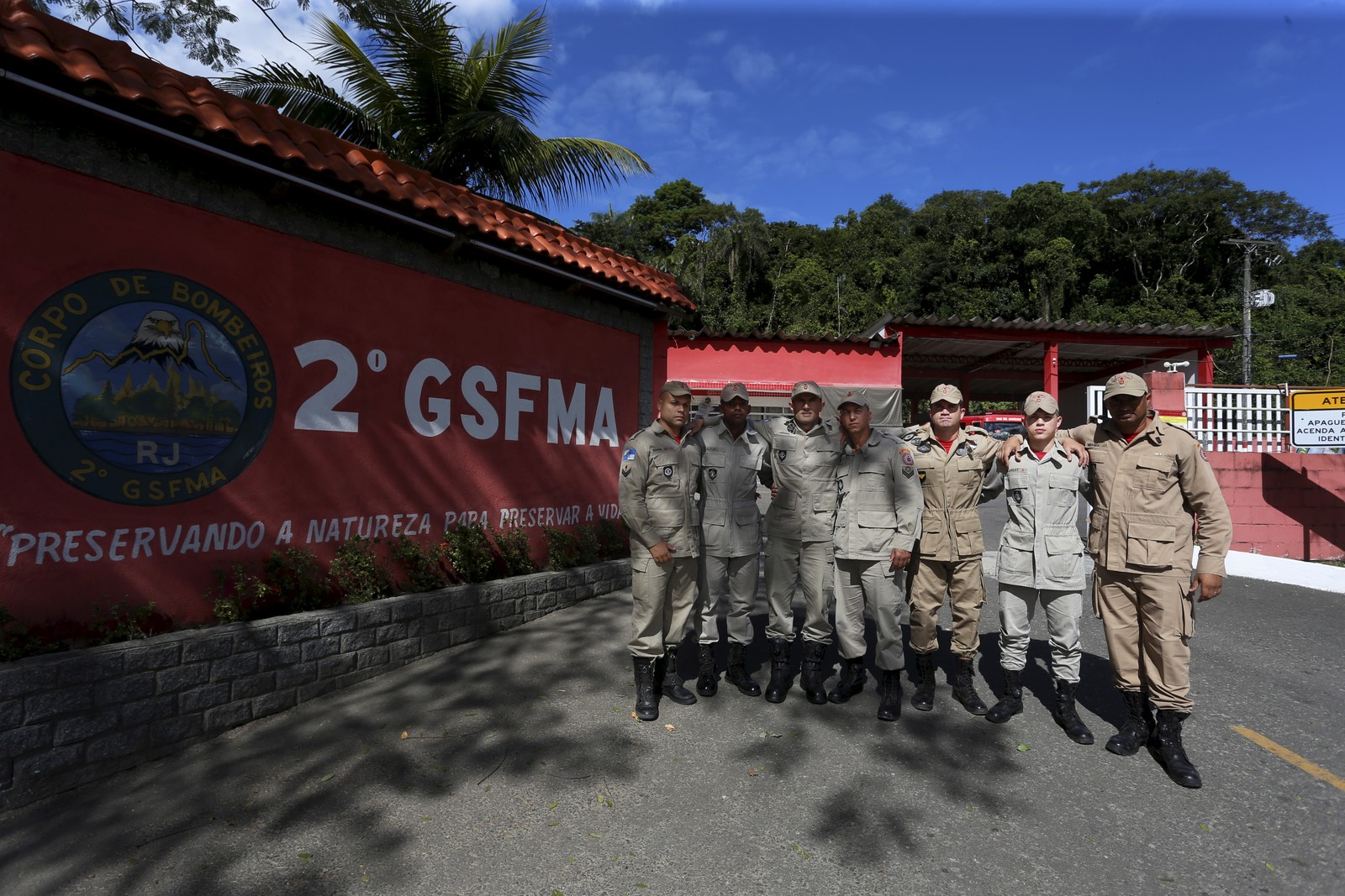 Militares do 2º GSFMA, que atuaram no resgate da família — Foto: Fabiano Rocha/Agência O Globo