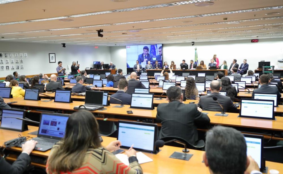 Reforma Tributária: deputados querem incluir carnes, frango e sal na cesta básica com imposto zerado