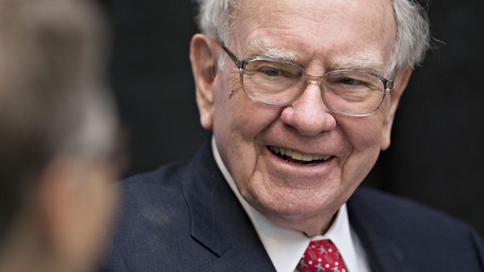 Último leilão para jantar com Warren Buffett bate recorde com oferta anônima de US$ 19 milhões