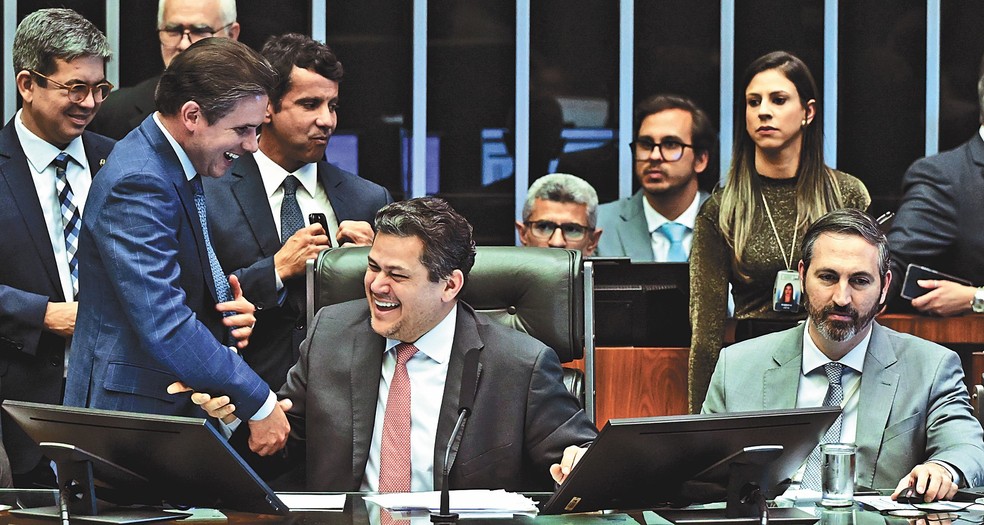 Hugo Motta and Davy Alcolombre celebrate the overturn of Lula's veto - Photo: Geraldo Majella/Agency Senado