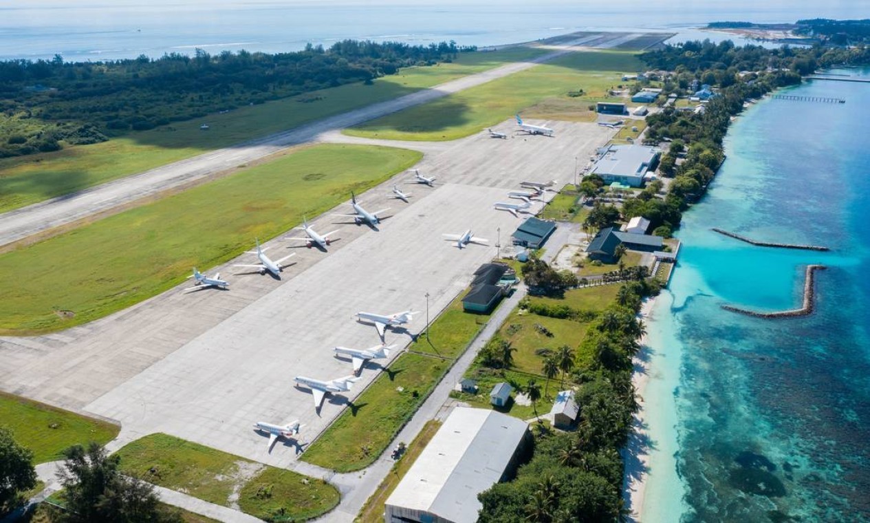Construído nos anos 1950 pela Força Aérea Britânica, o aeroporto fica na ilha de Gan, no atol Addu, o mais ao sul país  — Foto: Reprodução