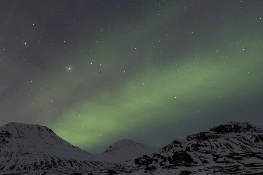 A aurora boreal vista na Islândia, país 'mais seguro do mundo', segundo estudo