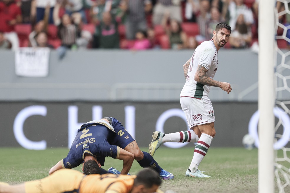 Em busca de confiança, Everaldo balançou as redes diante da Aparecidense-GO — Foto: MARCELO GONÇALVES / FLUMINENSE F.C.