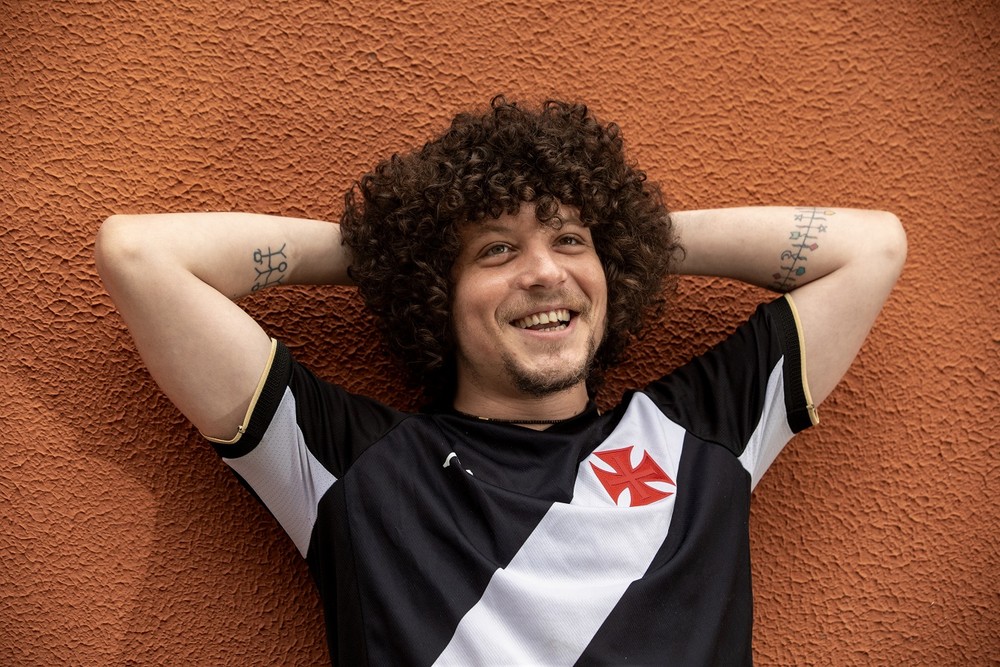 Chico Chico comenta música em que mãe cita seu nome e fala de carreira