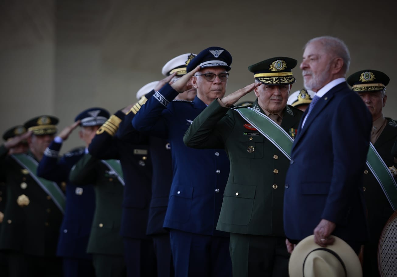 Lula volta a defender investimentos em Defesa em cerimônia no QG do Exército: 