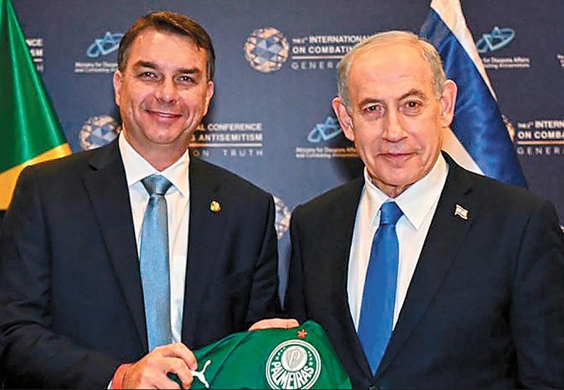 Fl&aacute;vio adota &lsquo;manual&rsquo; de campanha de Bolsonaro e recicla promessas do pai