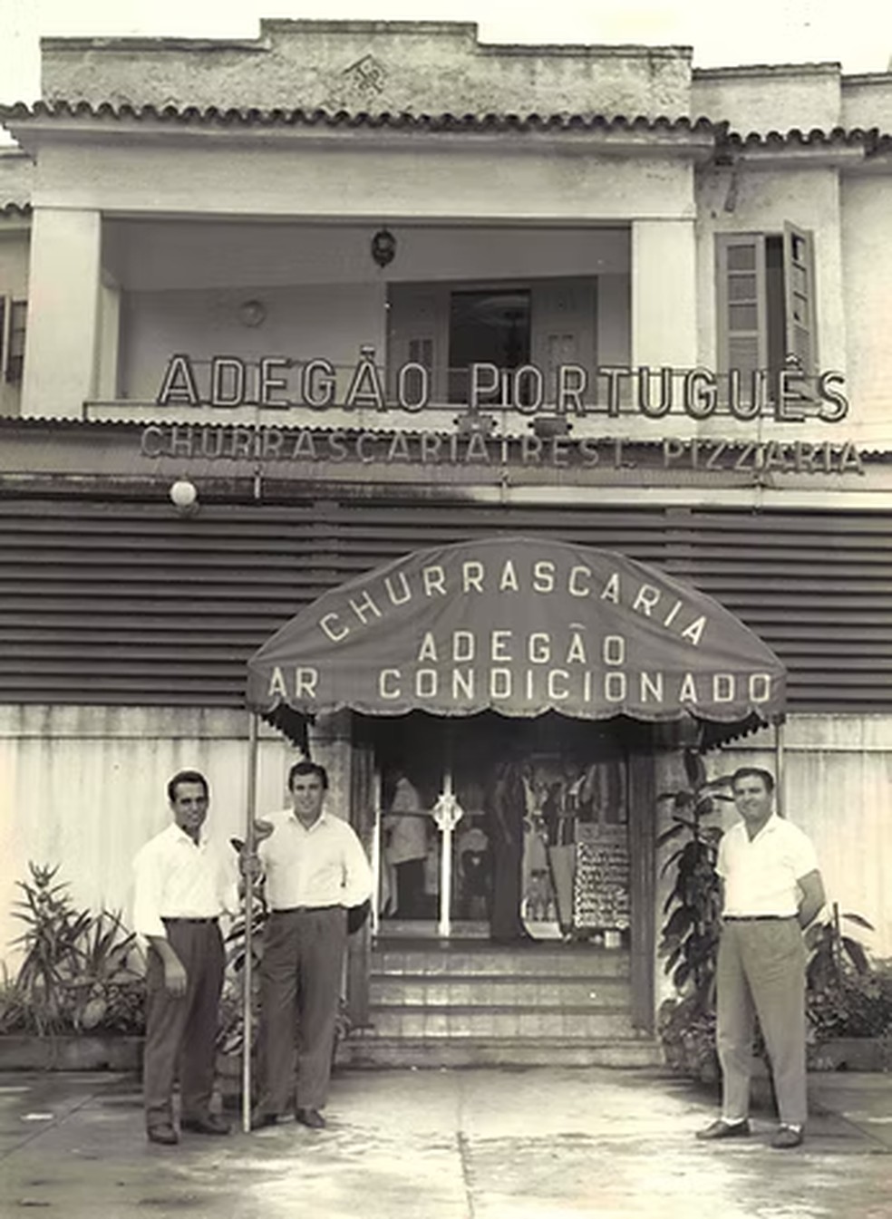 Amigos imigrantes fundam o Adegão Português, em 1964 — Foto: Divulgação