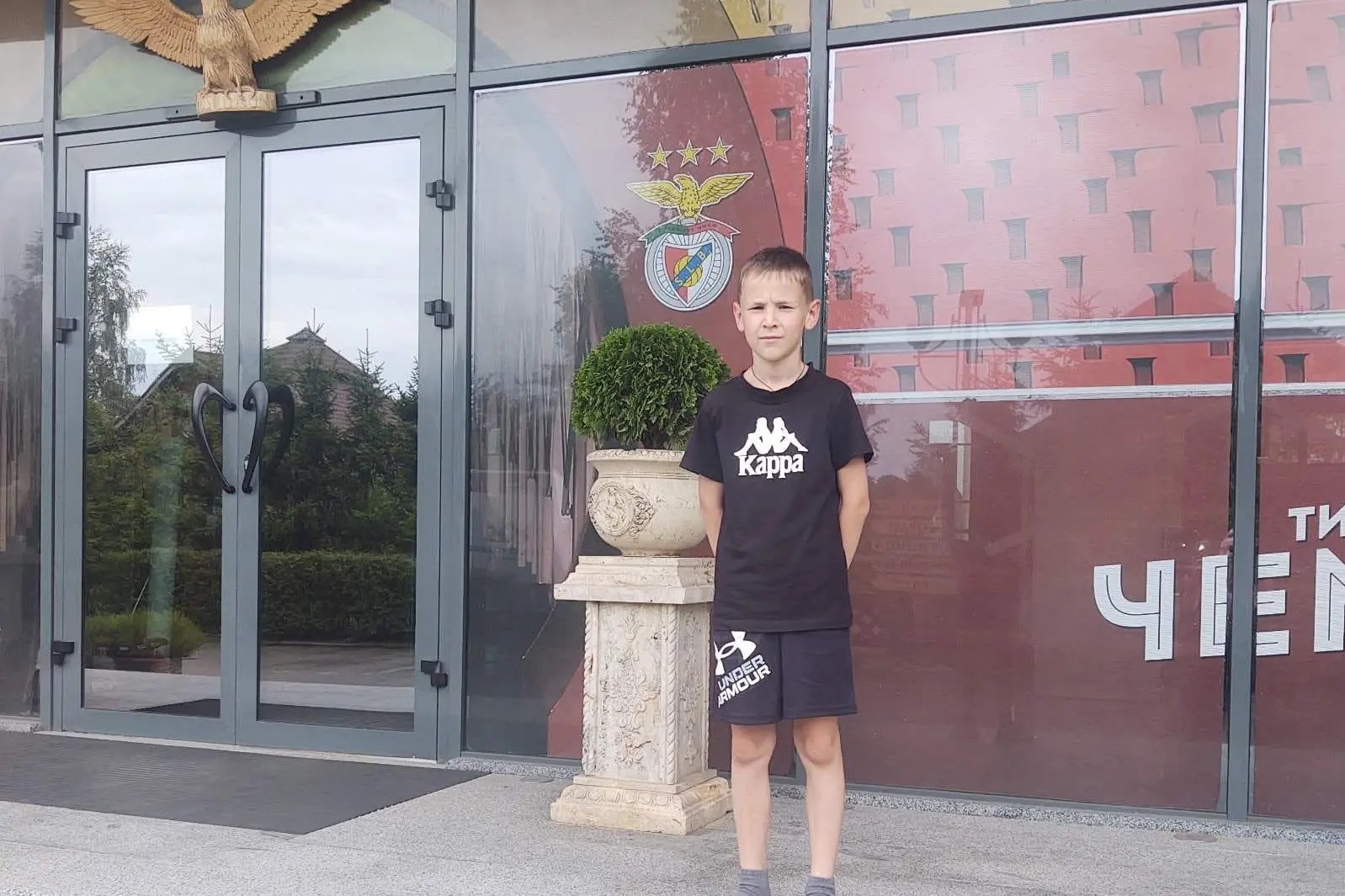 O que se sabe sobre a morte de uma criança de 10 anos na academia do Benfica na Ucrânia