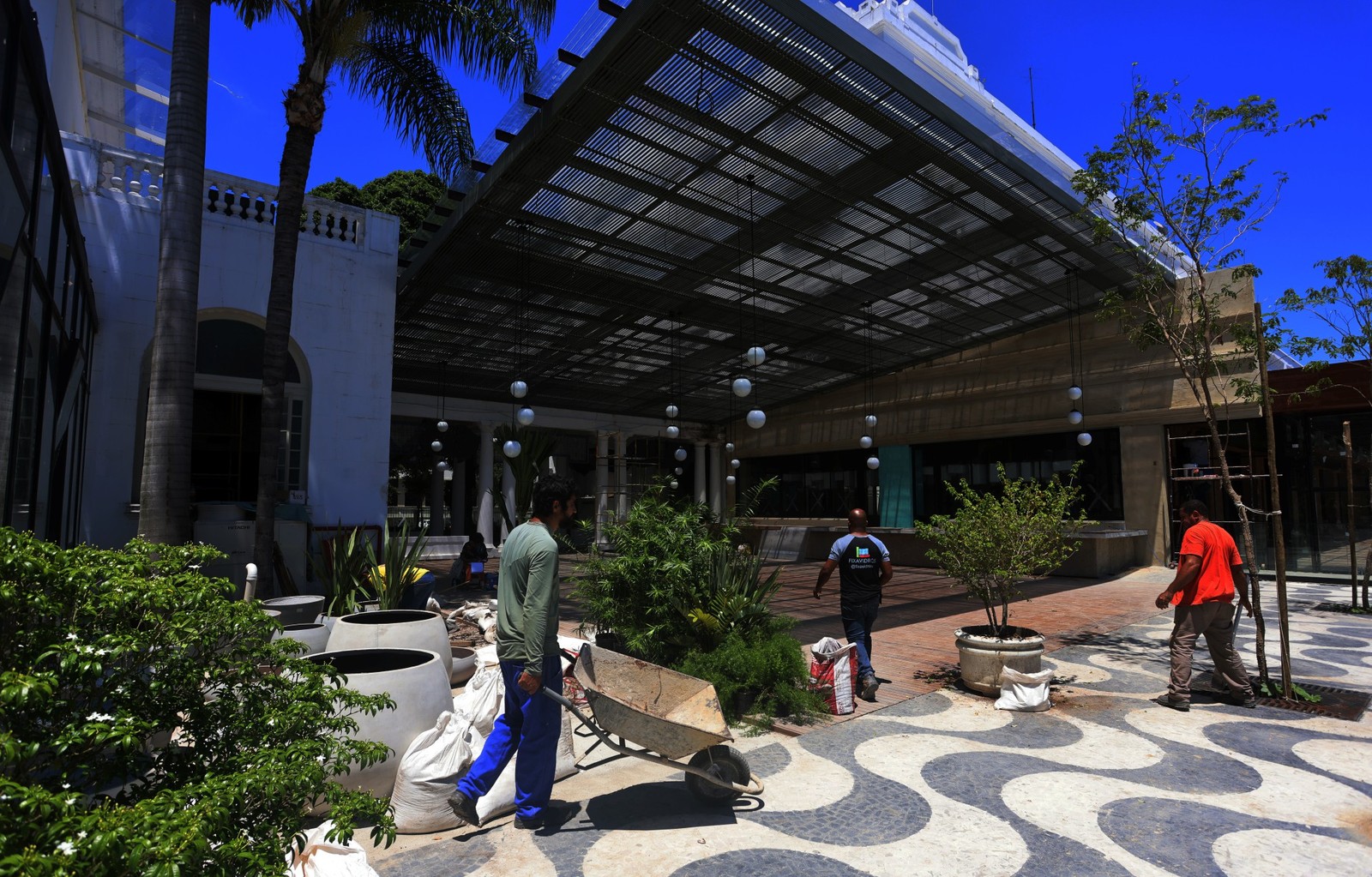 Edifício Touring, prédio histórico na Praça Mauá, já tem data para ...