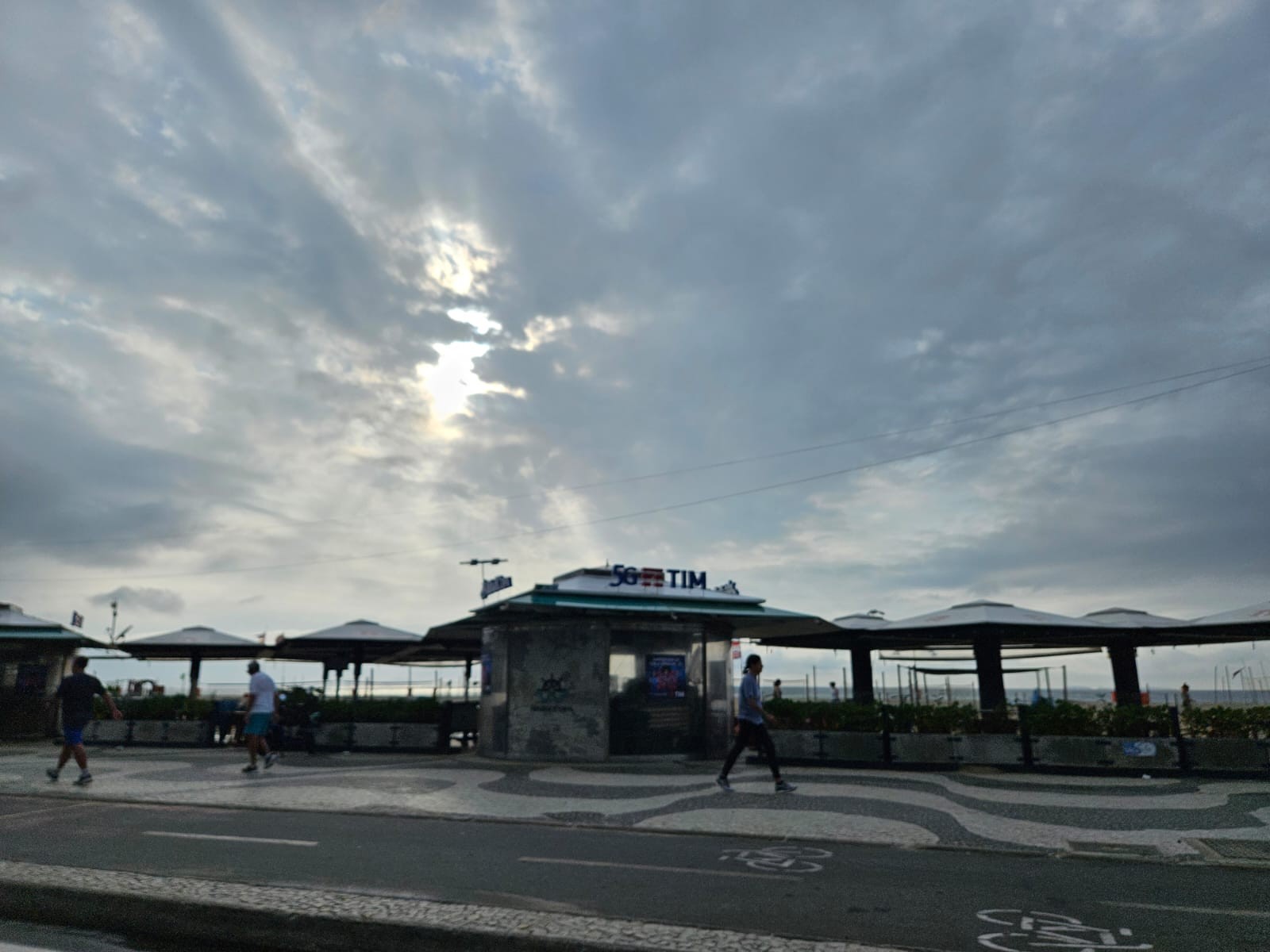 Frente fria traz chuva e queda na temperatura para o Rio; veja previsão